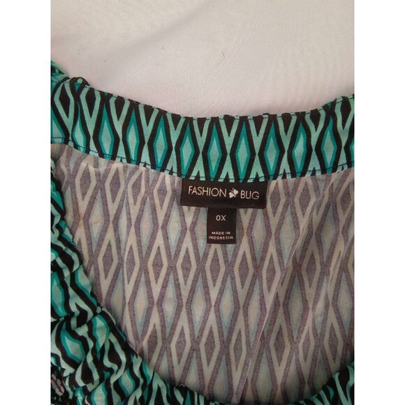 Woman's Fashion Bug Green Pattern Top Size 0X - Picture 2 of 4